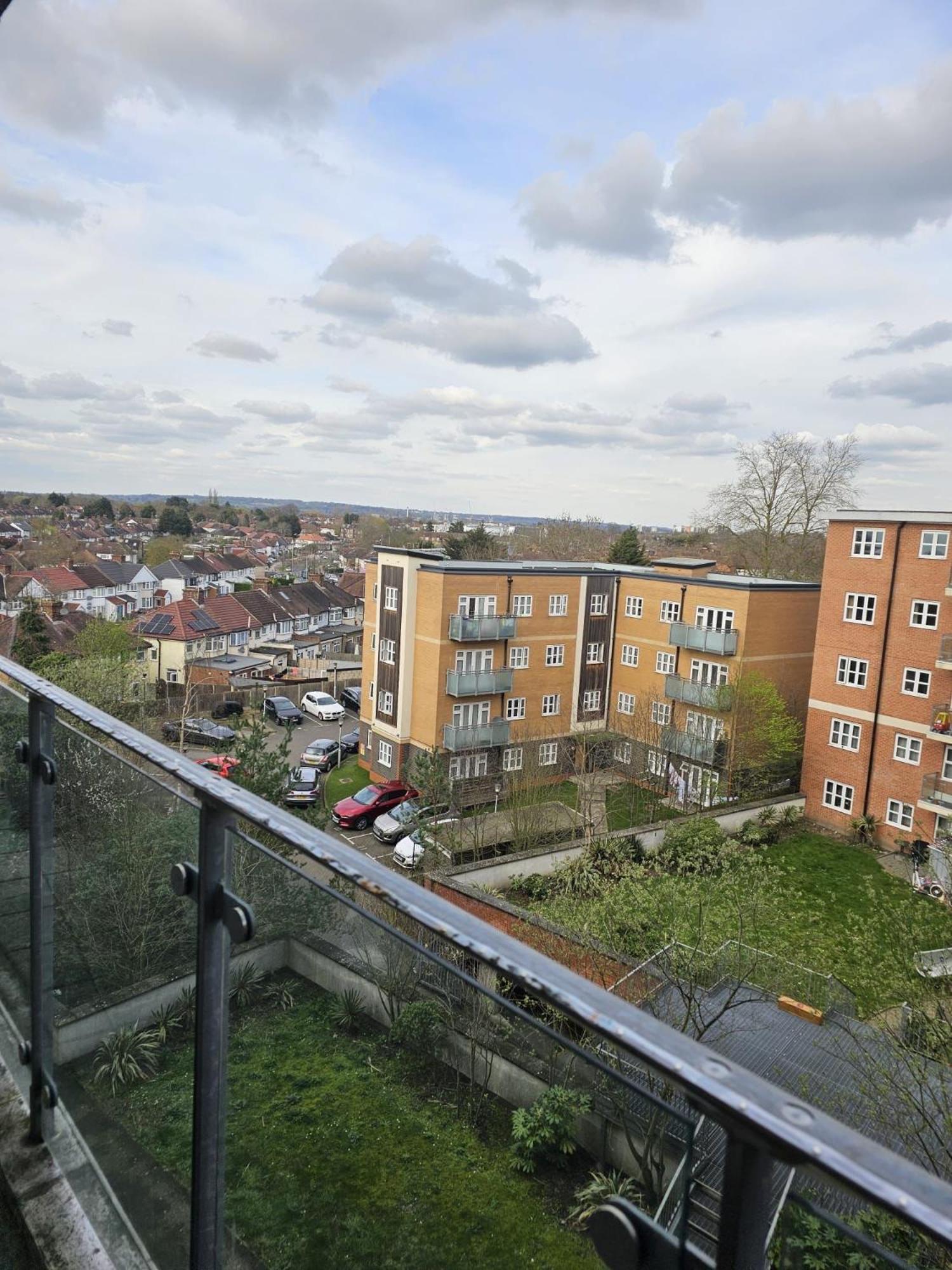 Big Double Room With Bathroom In 2 Bedroom Flat Kitchen Is Shared Harrow on the Hill 외부 사진