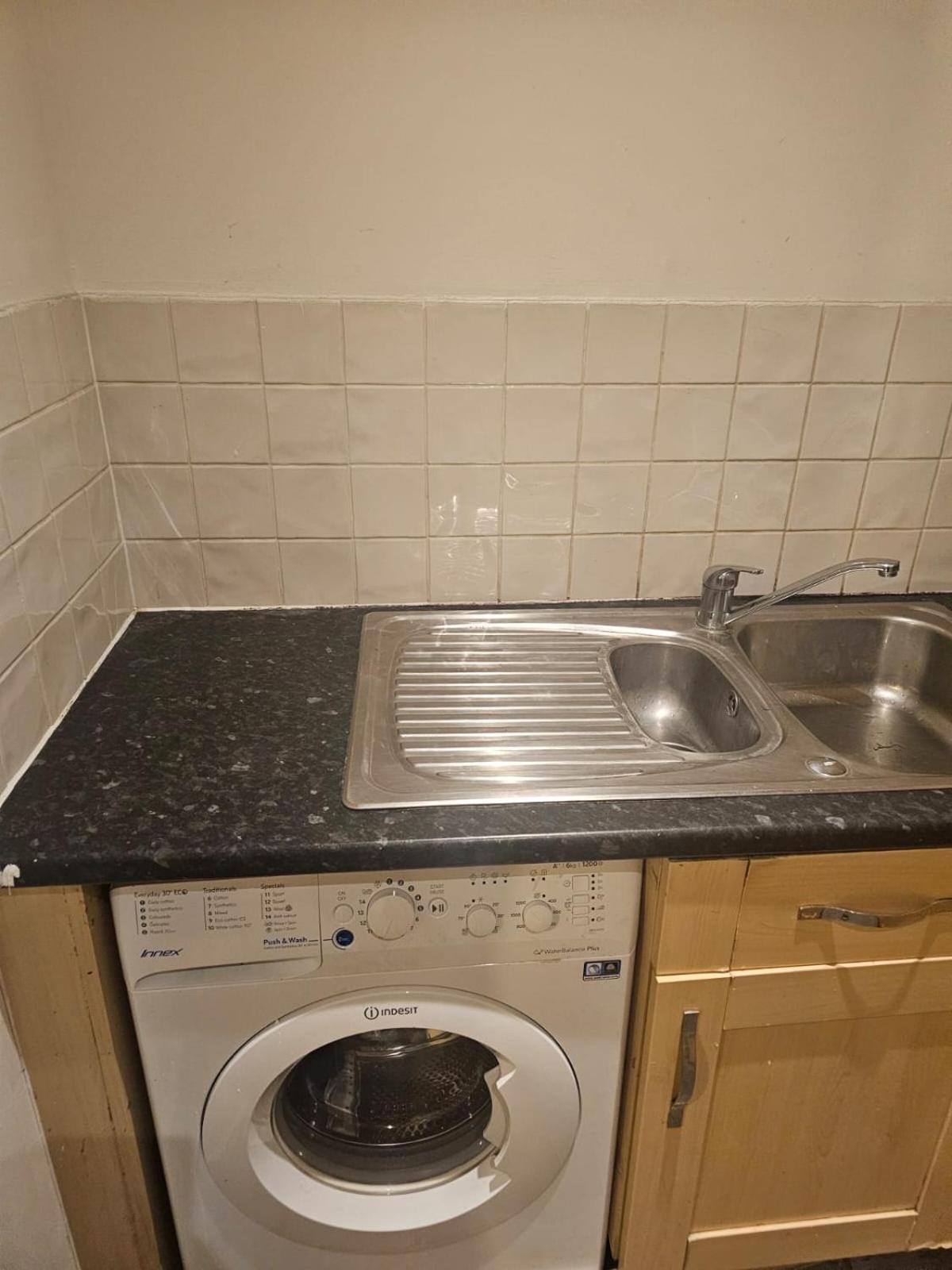 Big Double Room With Bathroom In 2 Bedroom Flat Kitchen Is Shared Harrow on the Hill 외부 사진